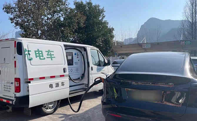 改则汽车搭电